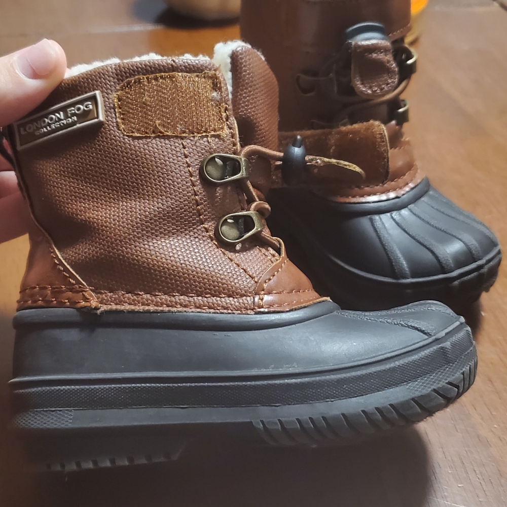 Snow boots